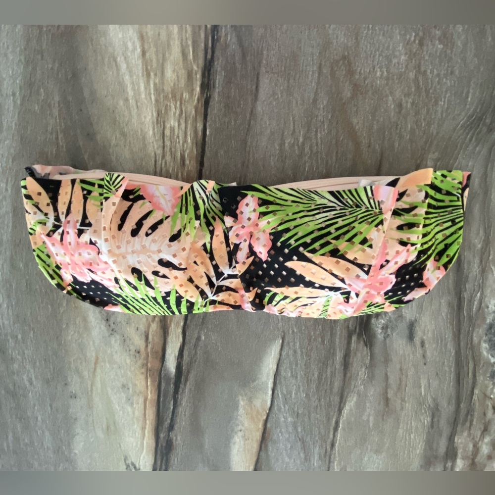 Ninety five strapless swim top